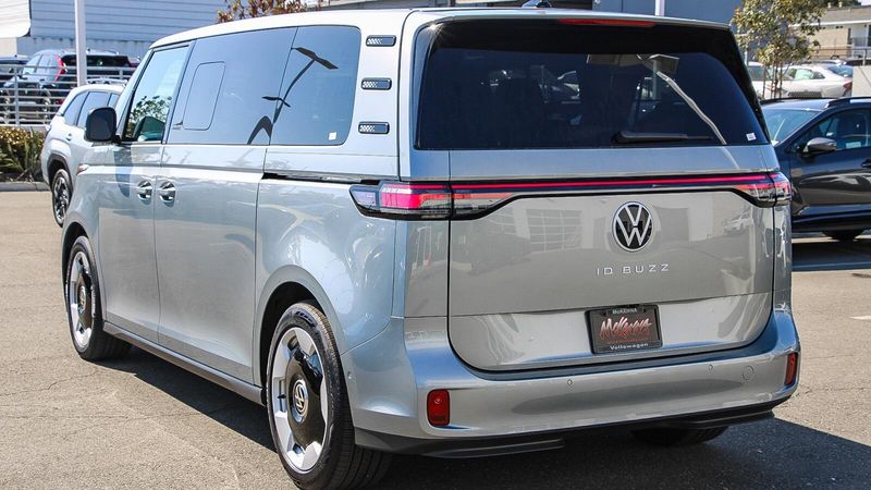 2025 Volkswagen ID. Buzz Image 2
