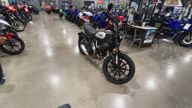 Used 2023 Ducati SCRAMBLER 800 ICON DARK Image 2