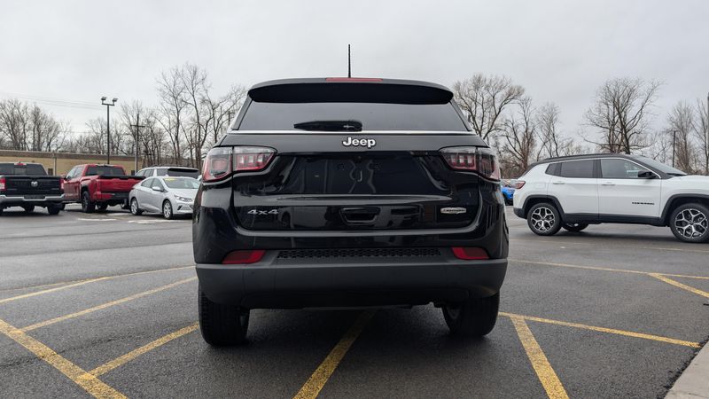 Used 2022 Jeep Compass LatitudeImage 6