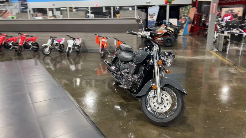 2025 Suzuki BOULEVARD C50  in a GRAY exterior color. Del Amo Motorsports of Redondo Beach (424) 390-7811 delamomotorsports.com 