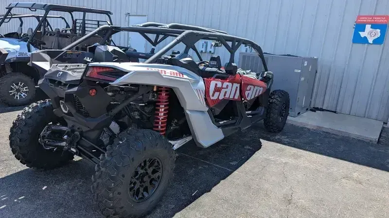 2025 Can-Am MAVERICK MAX DS 64 TURBO FIERY RED AND HYPER SILVERImage 7