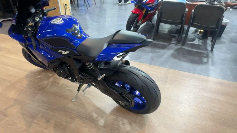 Used 2023 Yamaha YZF-R1 CA Image 2