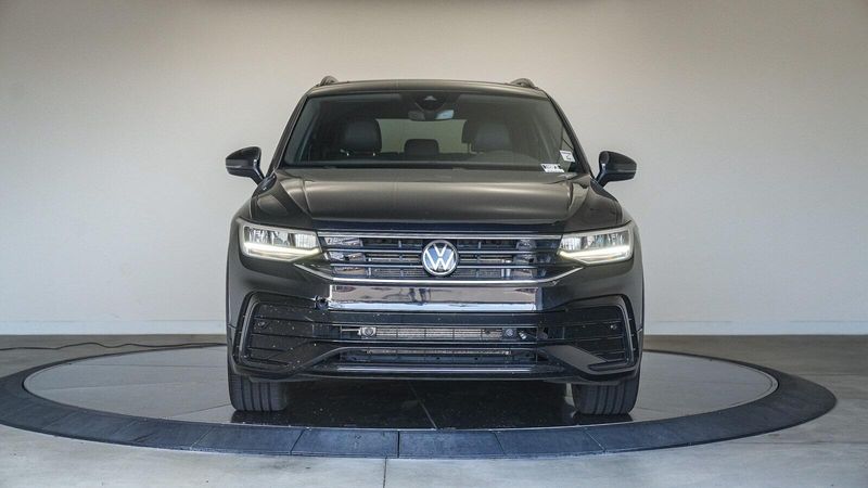 2023 Volkswagen Tiguan 2.0T SE R-Line BlackImage 7