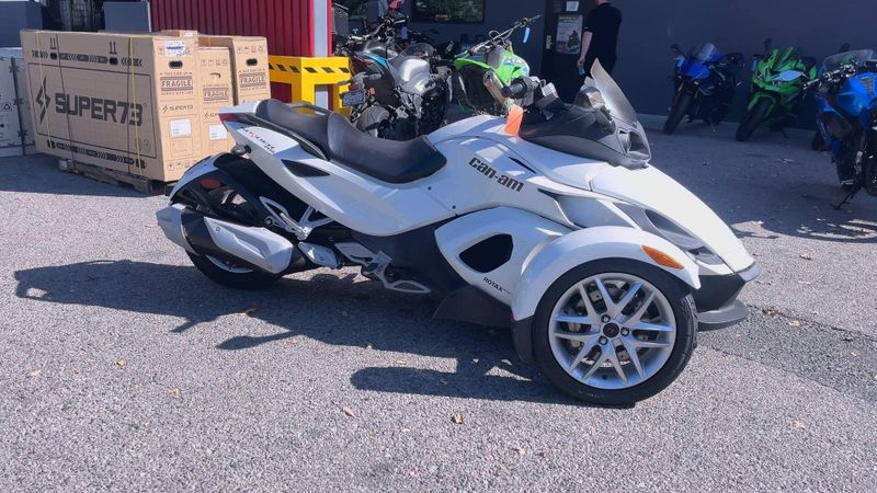 Used 2014 Can-Am RD SPYDER RS 991 SE5 WP 14 CALI Image 5