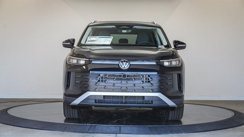 New 2025 Volkswagen Tiguan 2.0T SEImage 6