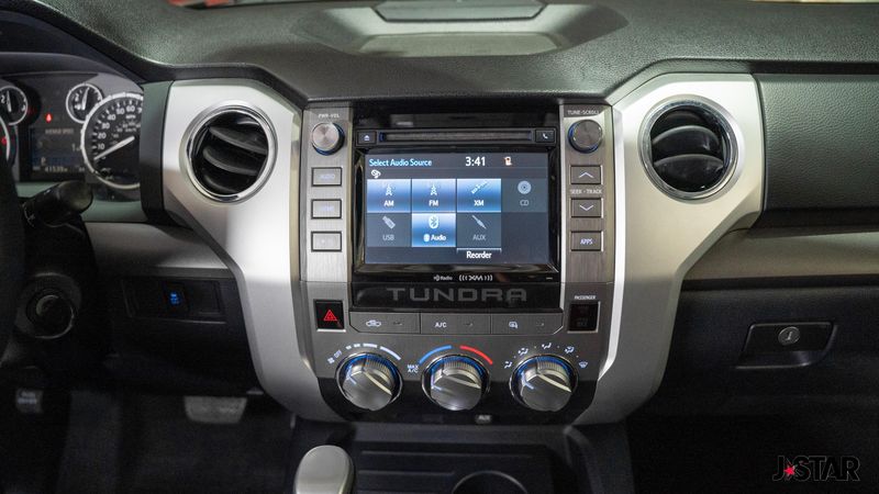 2017 Toyota Tundra SR5 photo 7