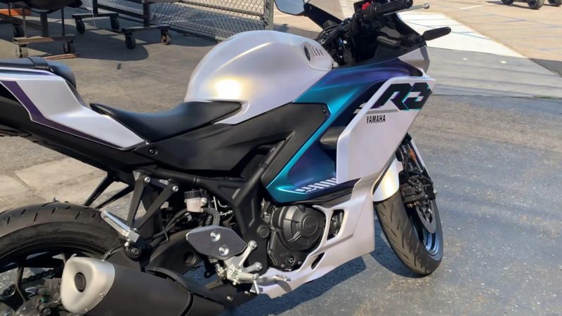 New 2025 Yamaha YZF-R3 ABS Image 4