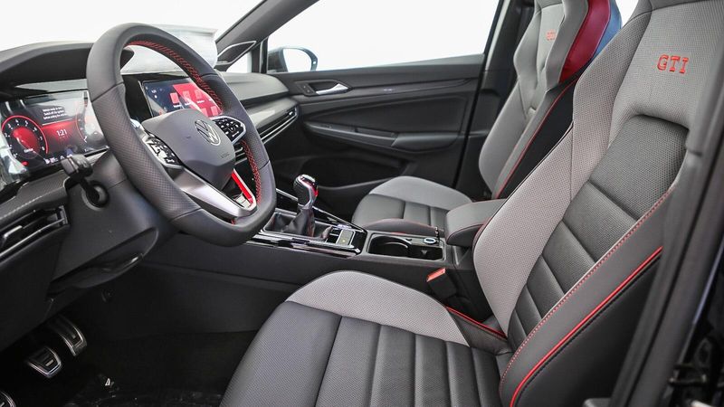 2024 Volkswagen Golf GTI SEImage 17