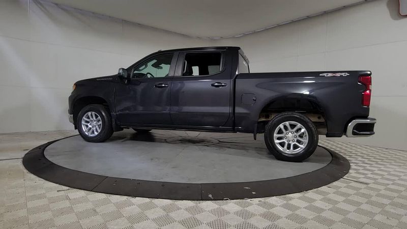 2022 Chevrolet Silverado 1500 LT photo 3