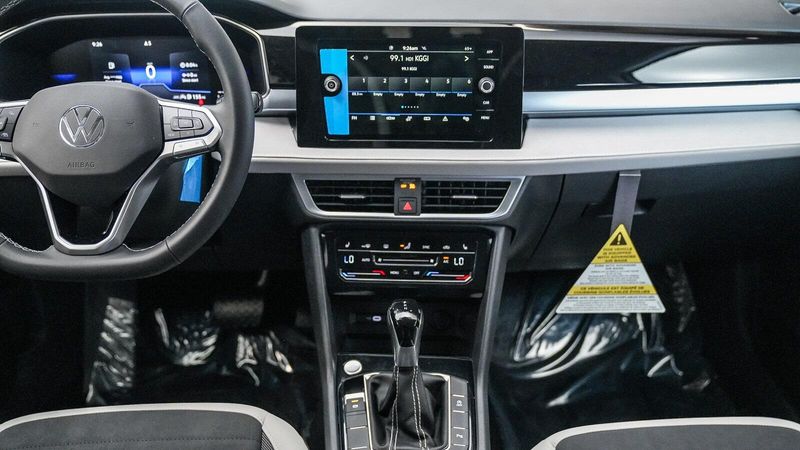 New 2025 Volkswagen Taos 1.5T SEImage 14