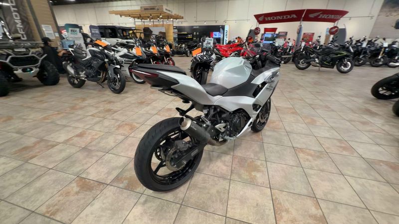 Used 2025 Kawasaki NINJA 500 Image 9