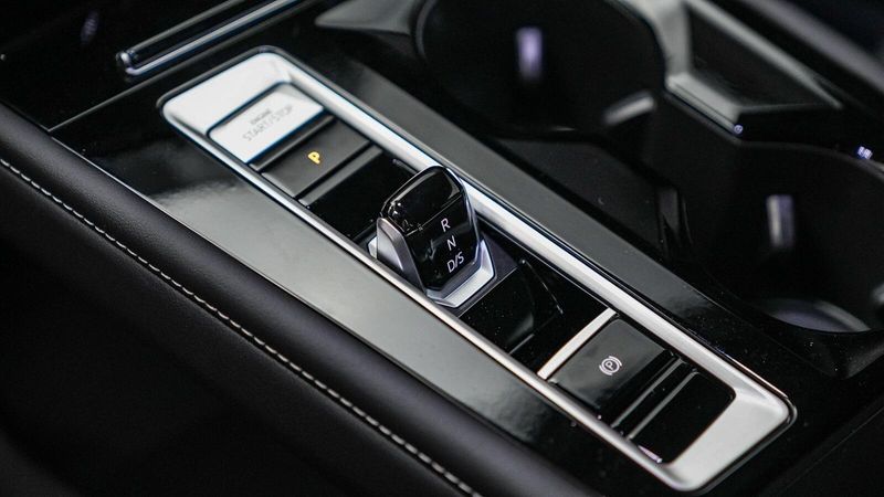 New 2025 Volkswagen Atlas 2.0T SE w/TechnologyImage 20