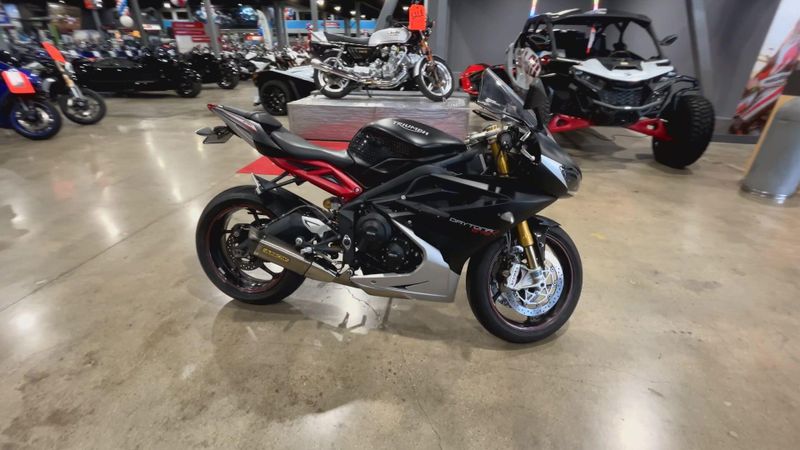 2017 Triumph DAYTONA 675 R Image 9