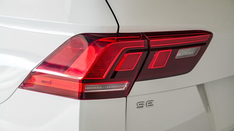 2022 Volkswagen Tiguan 2.0T SEImage 9