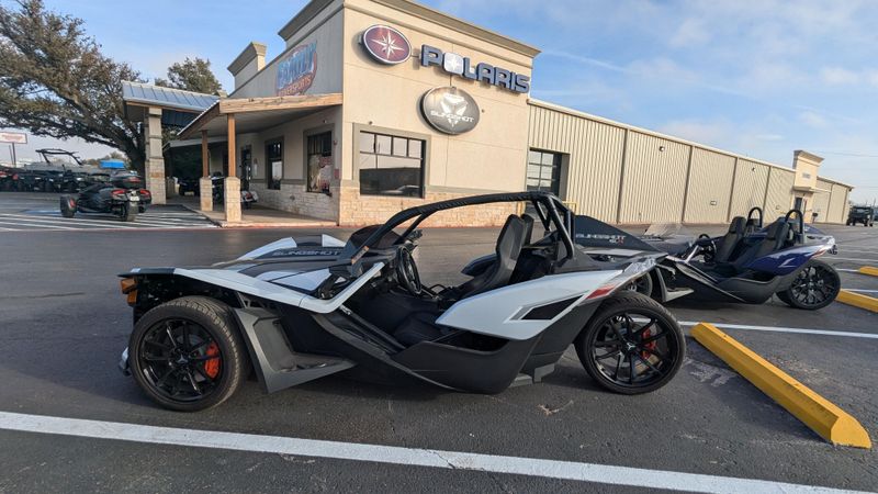 2024 Polaris SLINGSHOT SLR MANUALImage 1