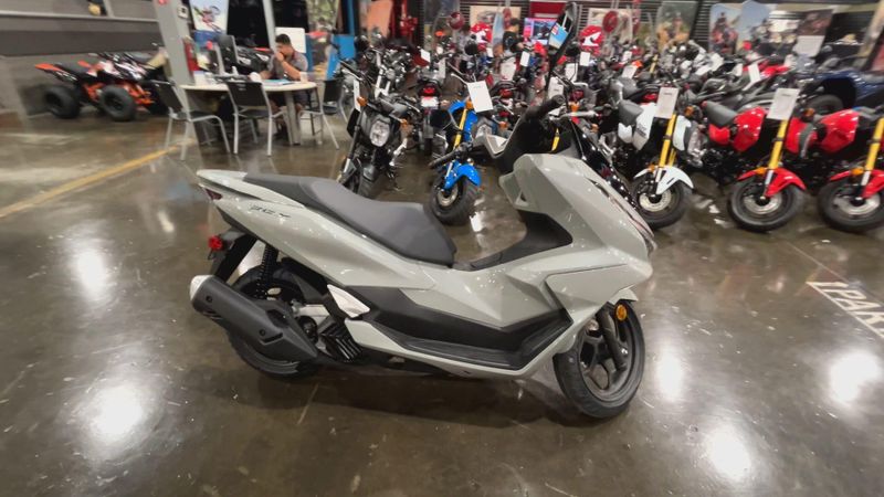 2025 Honda PCX Image 9