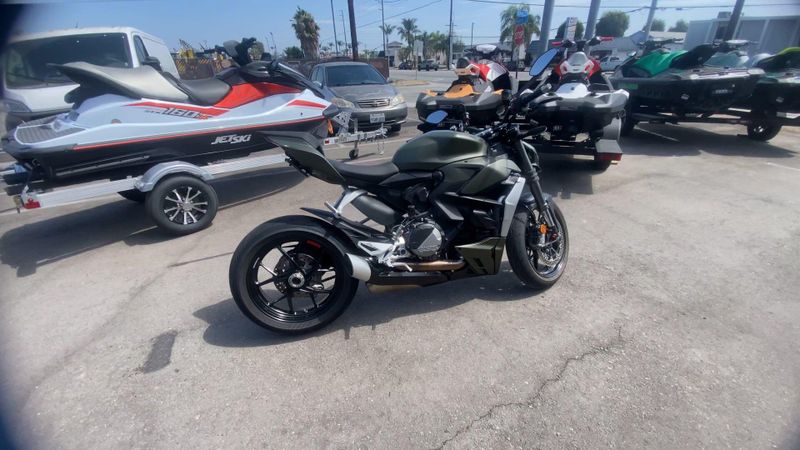 Used 2025 Ducati STREETFIGHTER V2 Image 5