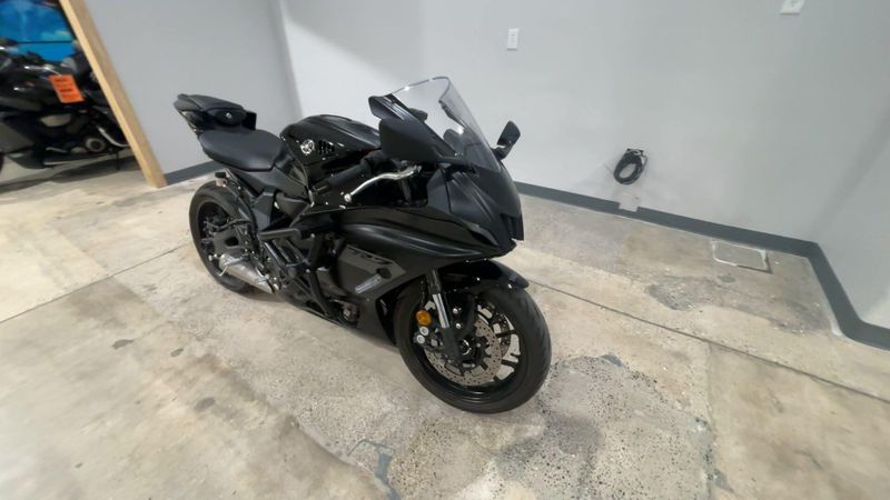 Used 2025 Yamaha YZF-R7 Image 4