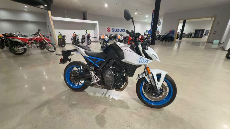 Used 2023 Suzuki GSX-8S  in a WHITE exterior color. Victorville Del Amo Motorsports 760-241-7387 delamomotorsportsofvictorville.com 