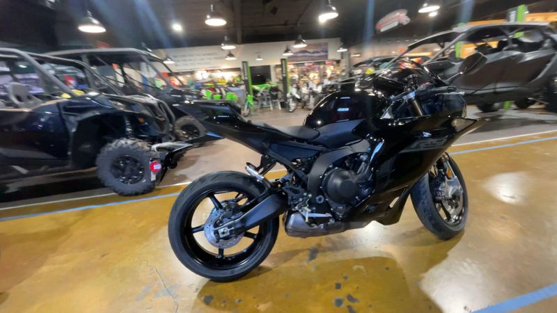 New 2027 Yamaha YZF-R9 Image 9