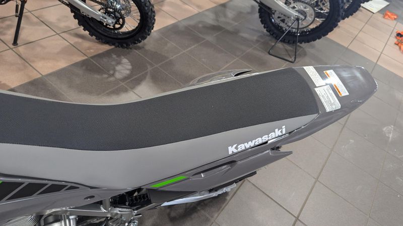 2025 Kawasaki KLX140R BATTLE GRAYImage 9