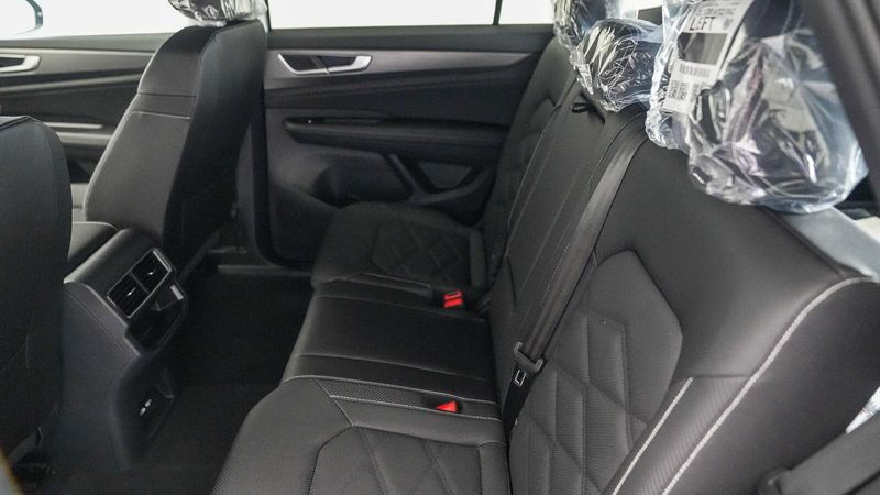 2025 Volkswagen Atlas Cross Sport 2.0T SEImage 19