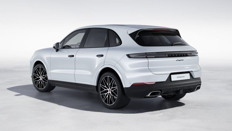 2025 Porsche Cayenne BaseImage 3