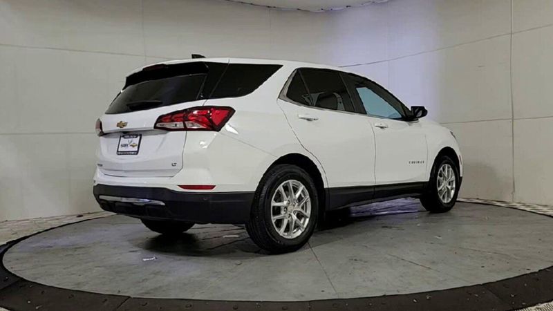 2022 Chevrolet Equinox LT photo 4