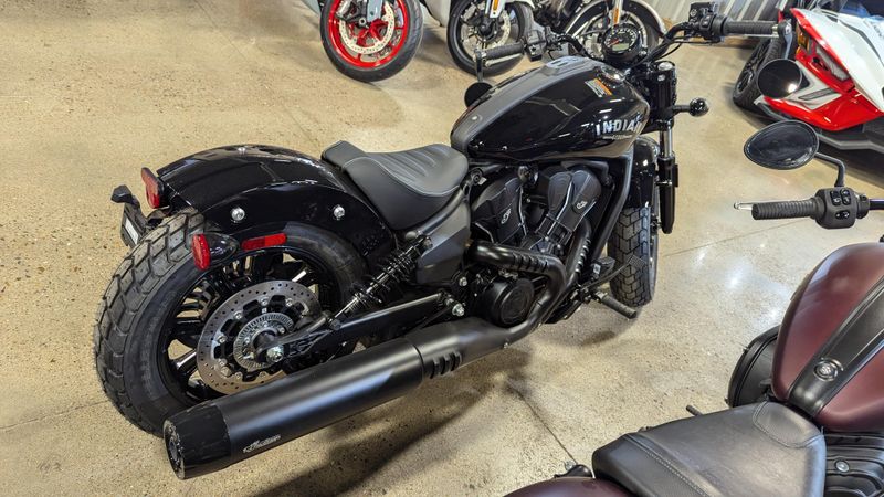 2025 INDIAN MOTORCYCLE INDIAN SCOUT BOBBER BLACK METALLIC in a BLACK METALLIC exterior color. Family PowerSports (877) 886-1997 familypowersports.com 