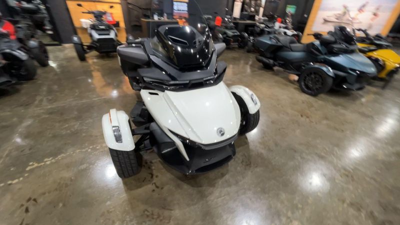 New 2026 Can-Am SPYDER RT (SE6) Image 6