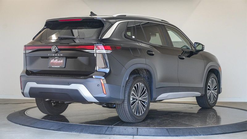 New 2025 Volkswagen Tiguan 2.0T SImage 4