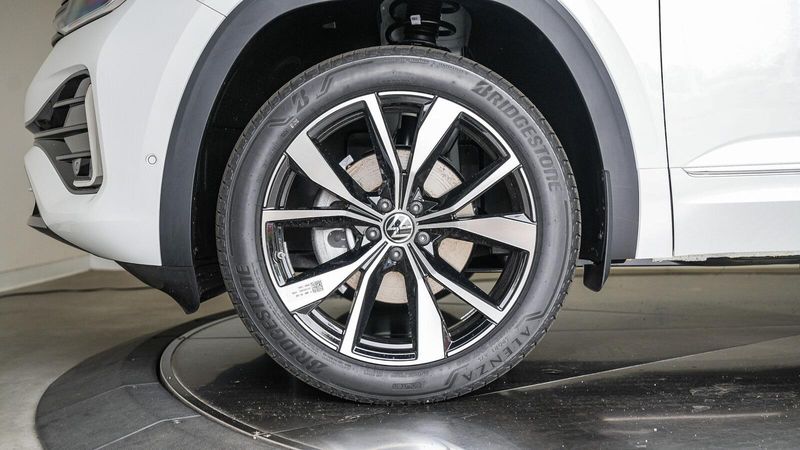 2025 Volkswagen Atlas 2.0T SEL Premium R-LineImage 10