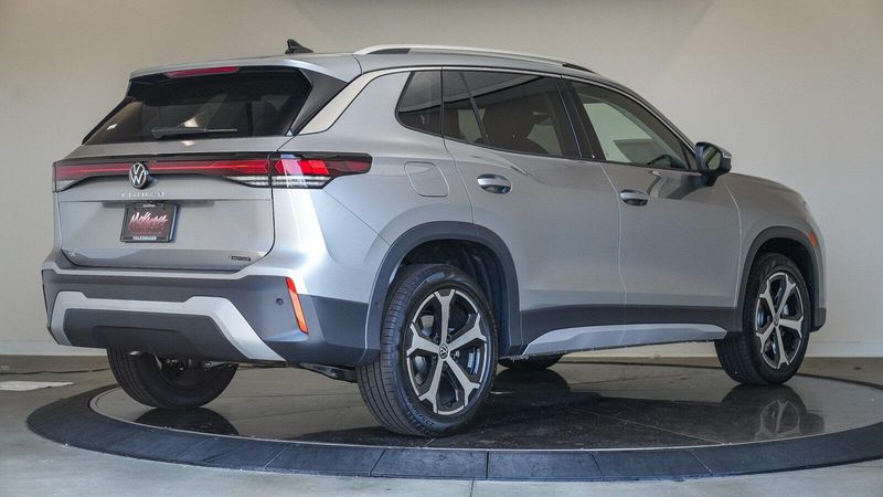 New 2025 Volkswagen Tiguan 2.0T SEImage 4