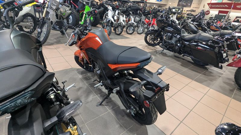 2025 Kawasaki Z125 PRO BASEImage 2