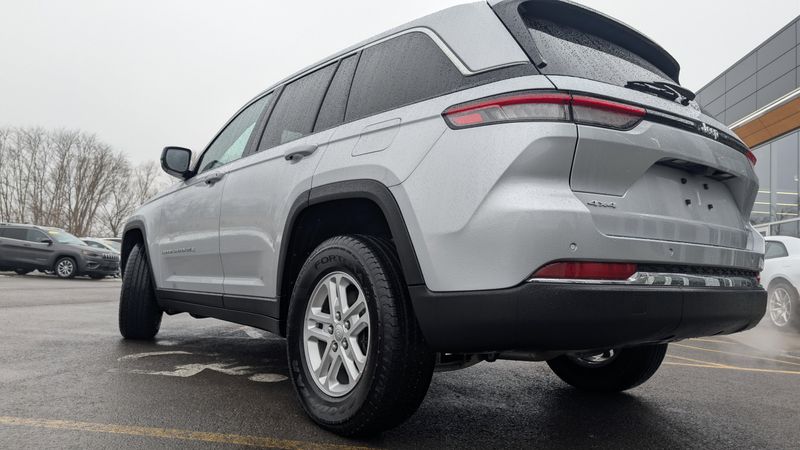 New 2025 Jeep Grand Cherokee Laredo 4x4Image 7