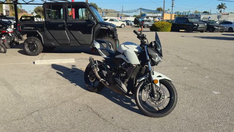 Used 2023 Kawasaki Z400 ABS Image 2