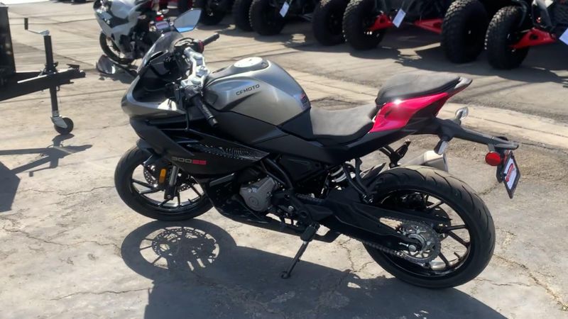 New 2025 CFMOTO 300SS Image 6