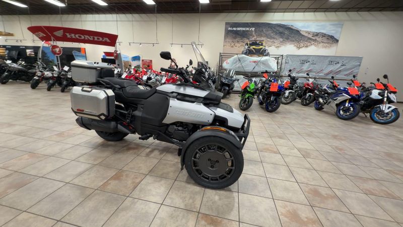 New 2025 Can-Am CANYON XT Image 2