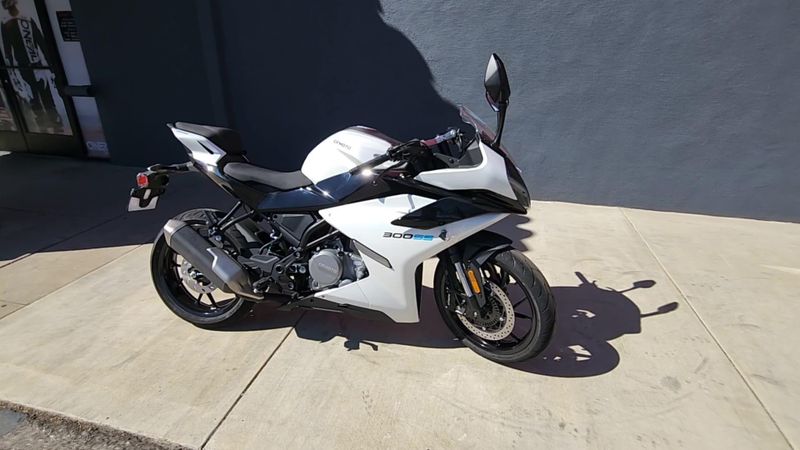 New 2025 CFMOTO 300SS Image 4