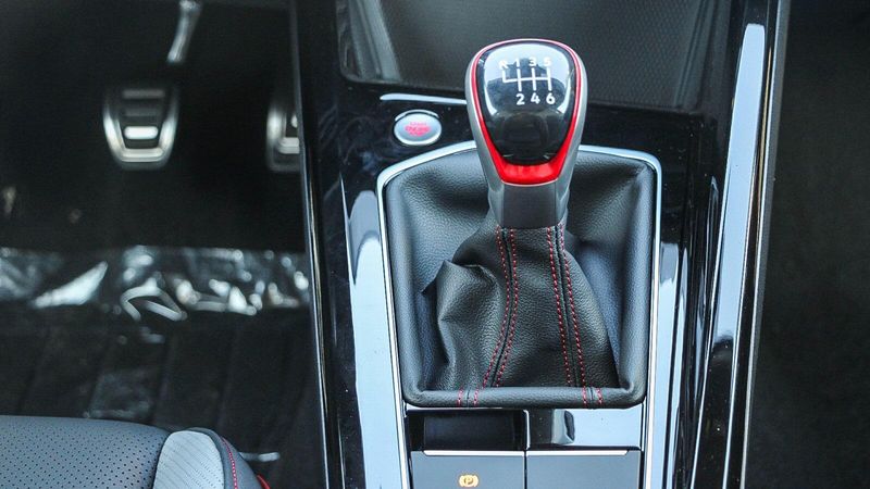 2024 Volkswagen Golf GTI AutobahnImage 18