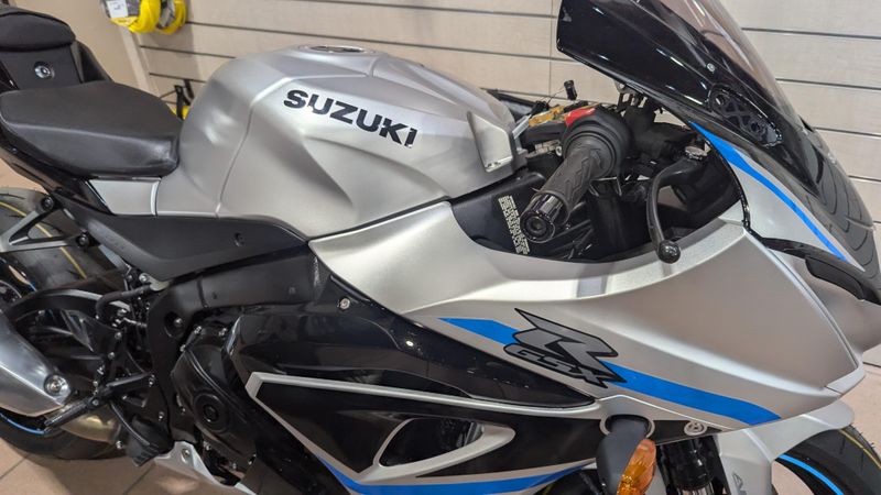 2025 Suzuki GSXR 1000Image 2