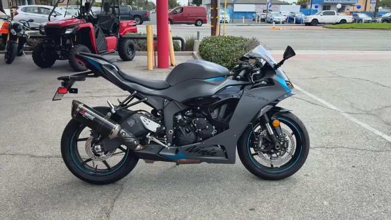 Used 2025 Kawasaki NINJA ZX-6R Image 9