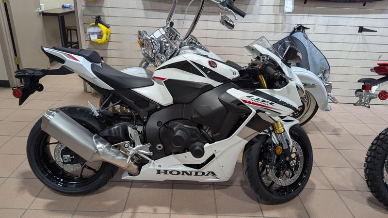 2025 Honda CBR1000RR ABSImage 2