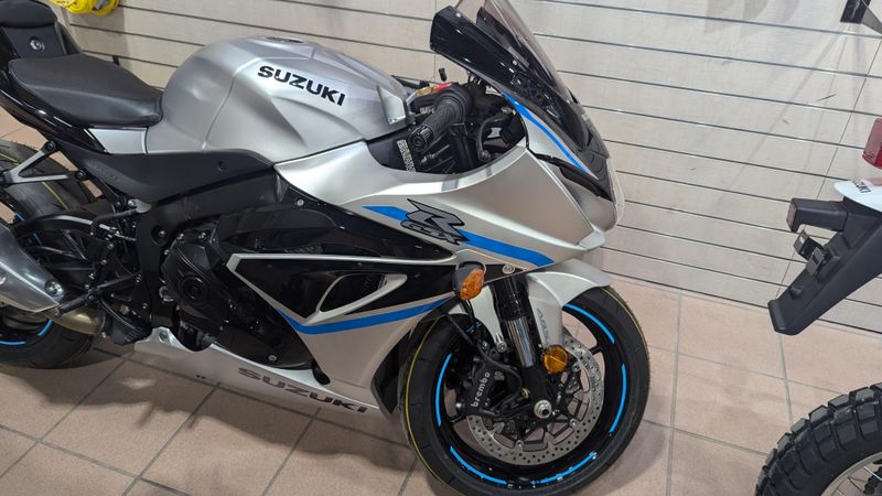 2025 Suzuki GSXR 1000Image 5