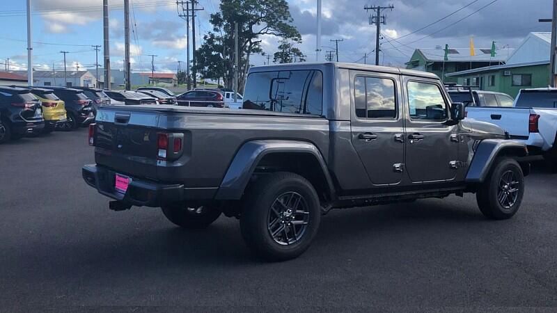 2025 Jeep Gladiator Sport S photo 2