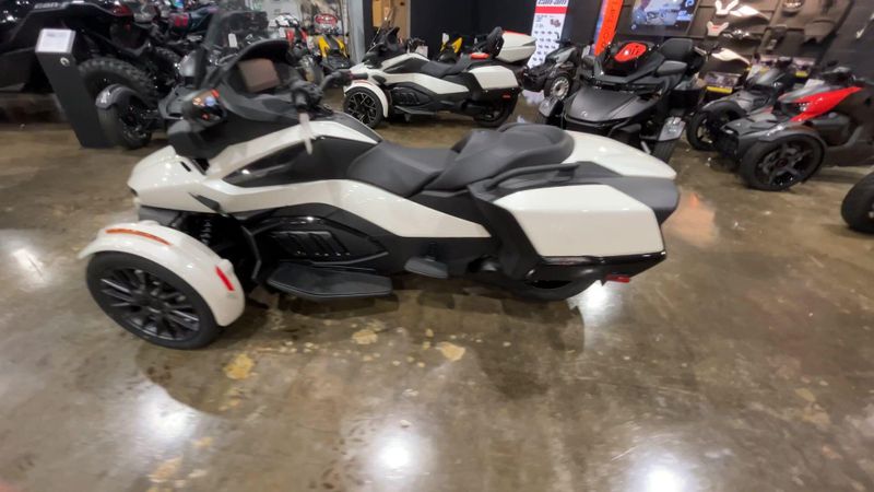 New 2026 Can-Am SPYDER RT (SE6) Image 9