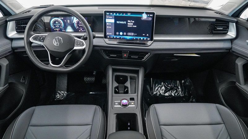 New 2025 Volkswagen Tiguan 2.0T SEImage 13