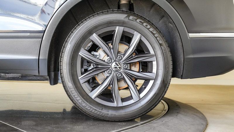 2022 Volkswagen Tiguan 2.0T SEImage 9