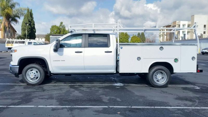 2024 Chevrolet Silverado 3500HD CC Work Truck in a Summit White exterior color and Jet Blackinterior. BEACH BLVD OF CARS beachblvdofcars.com 