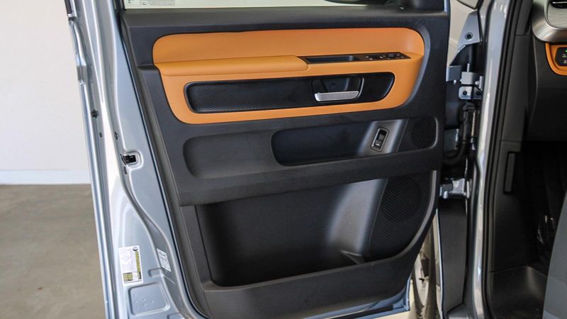 2025 Volkswagen ID. Buzz Image 23